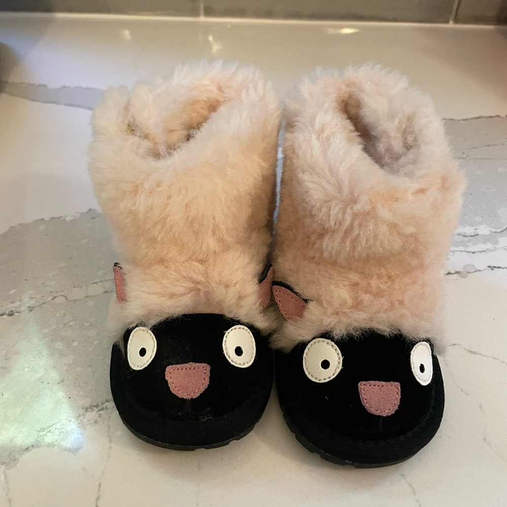 Little Girls EMU AUSTRALIA wool Boots. Worn only once in perfect condition!